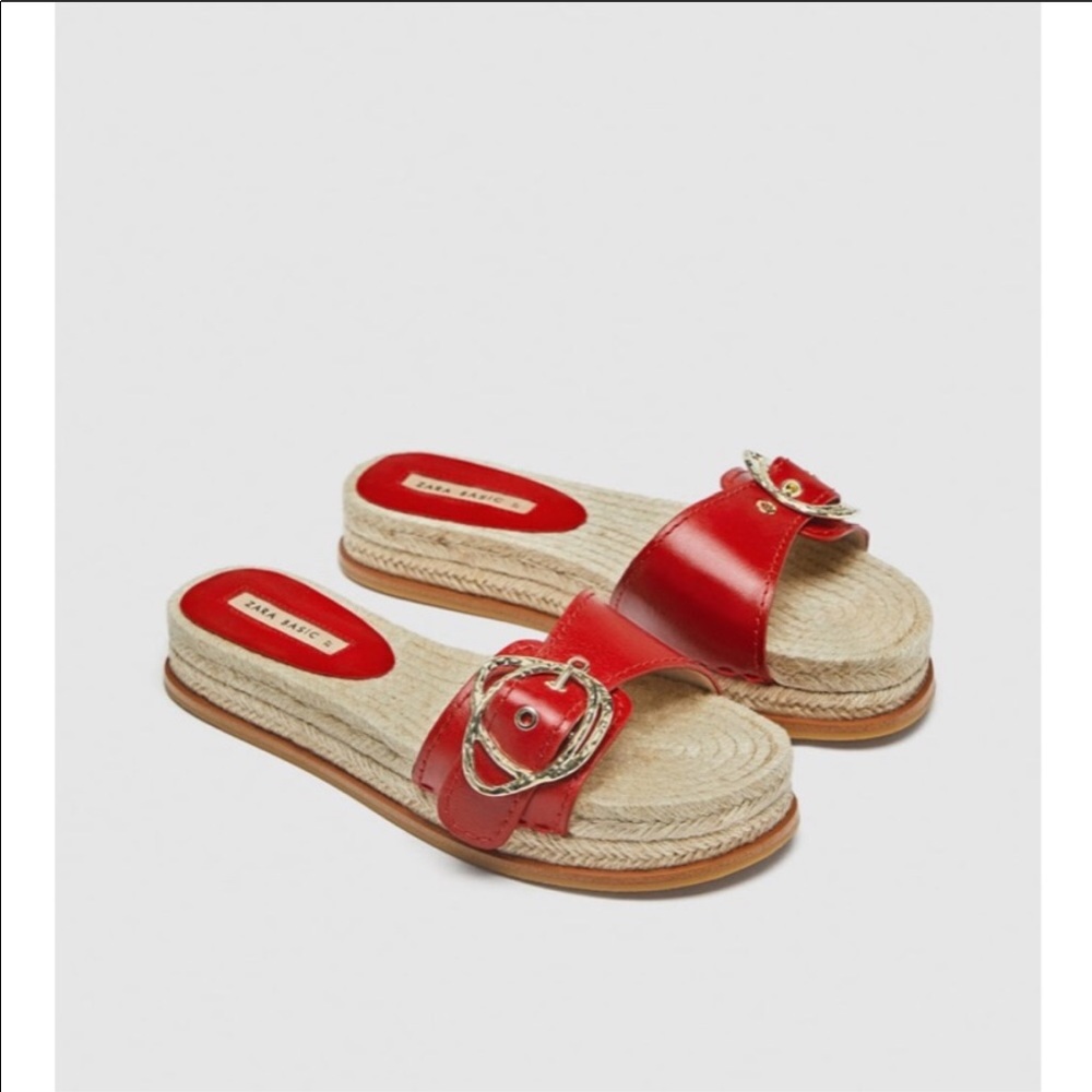 NWT! Zara Flat Leather Sandal W/ Buckle - Size 8